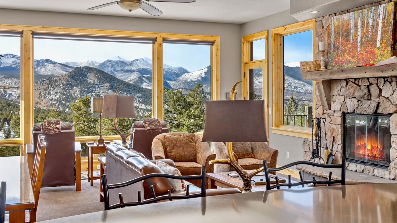 Photo of Livingroom in Windcliff Estates