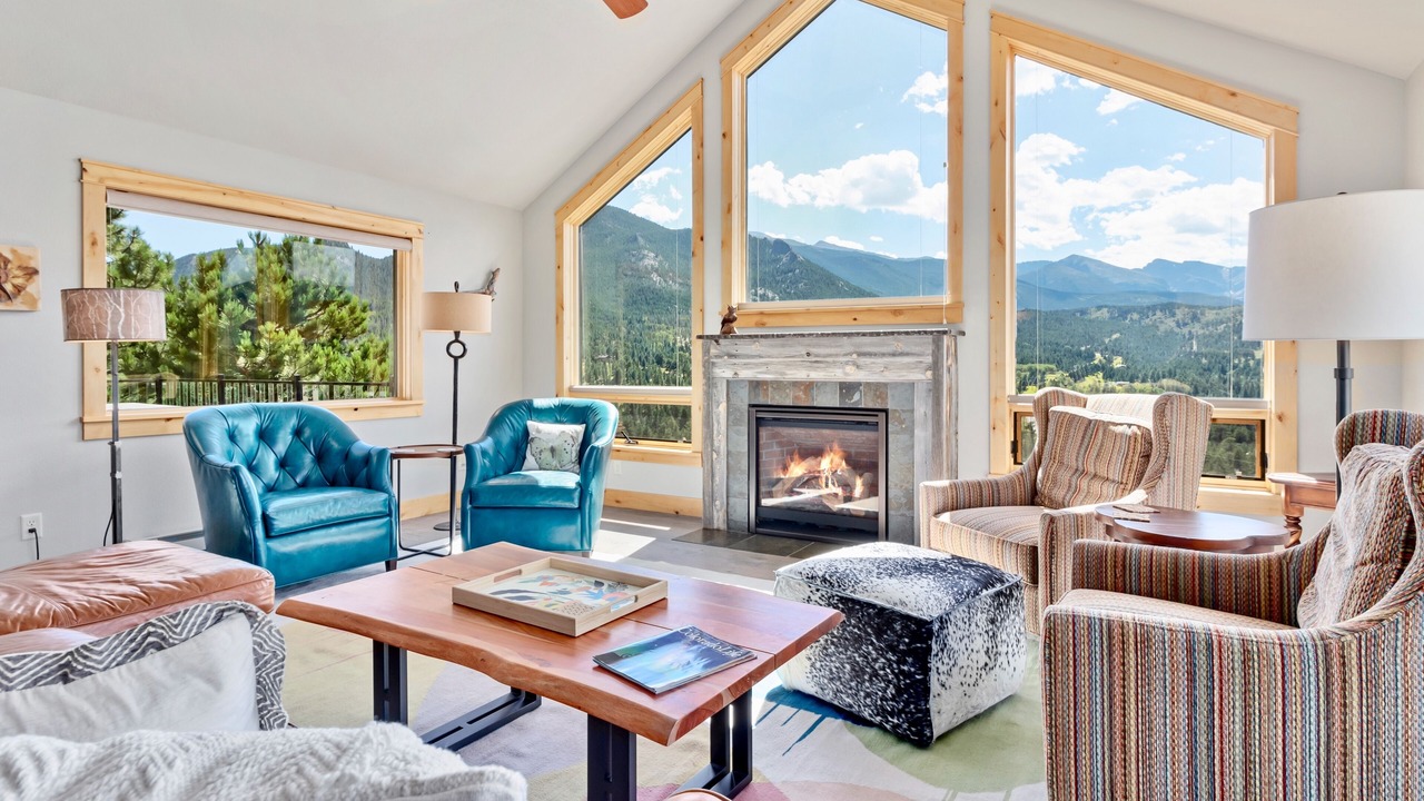 Photo of Livingroom in Windcliff Estates