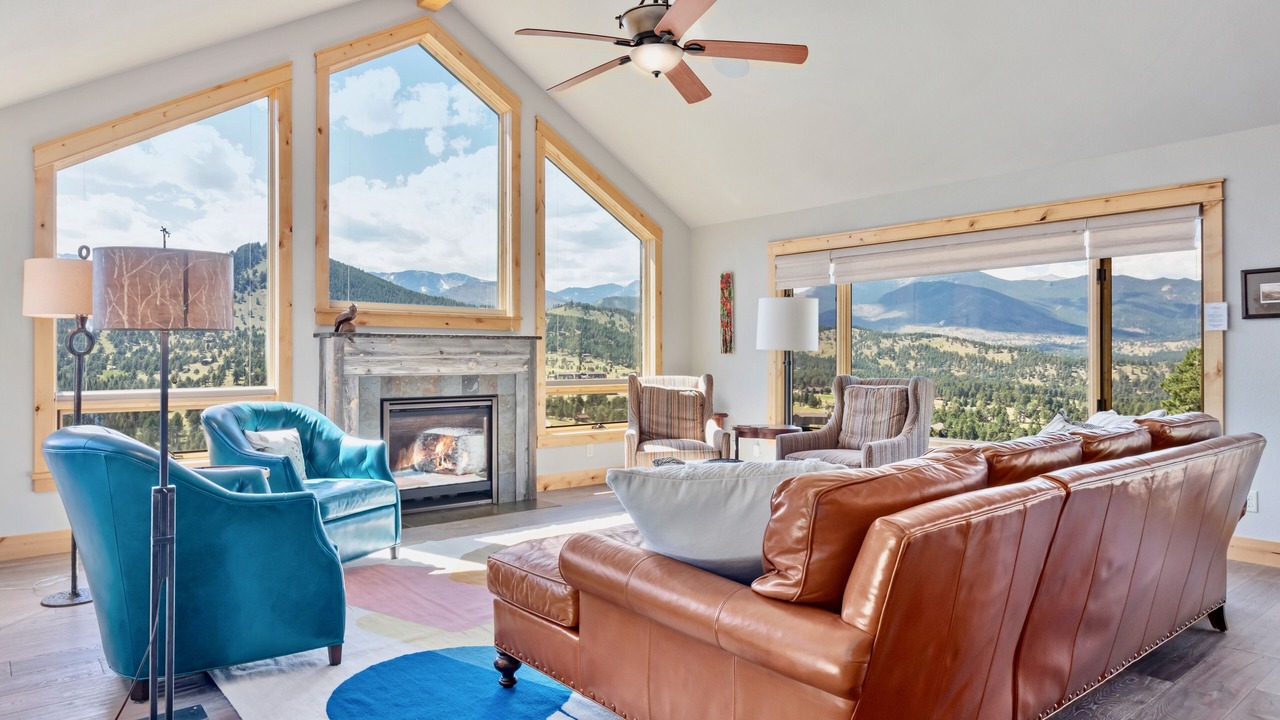 Photo of Livingroom in Windcliff Estates