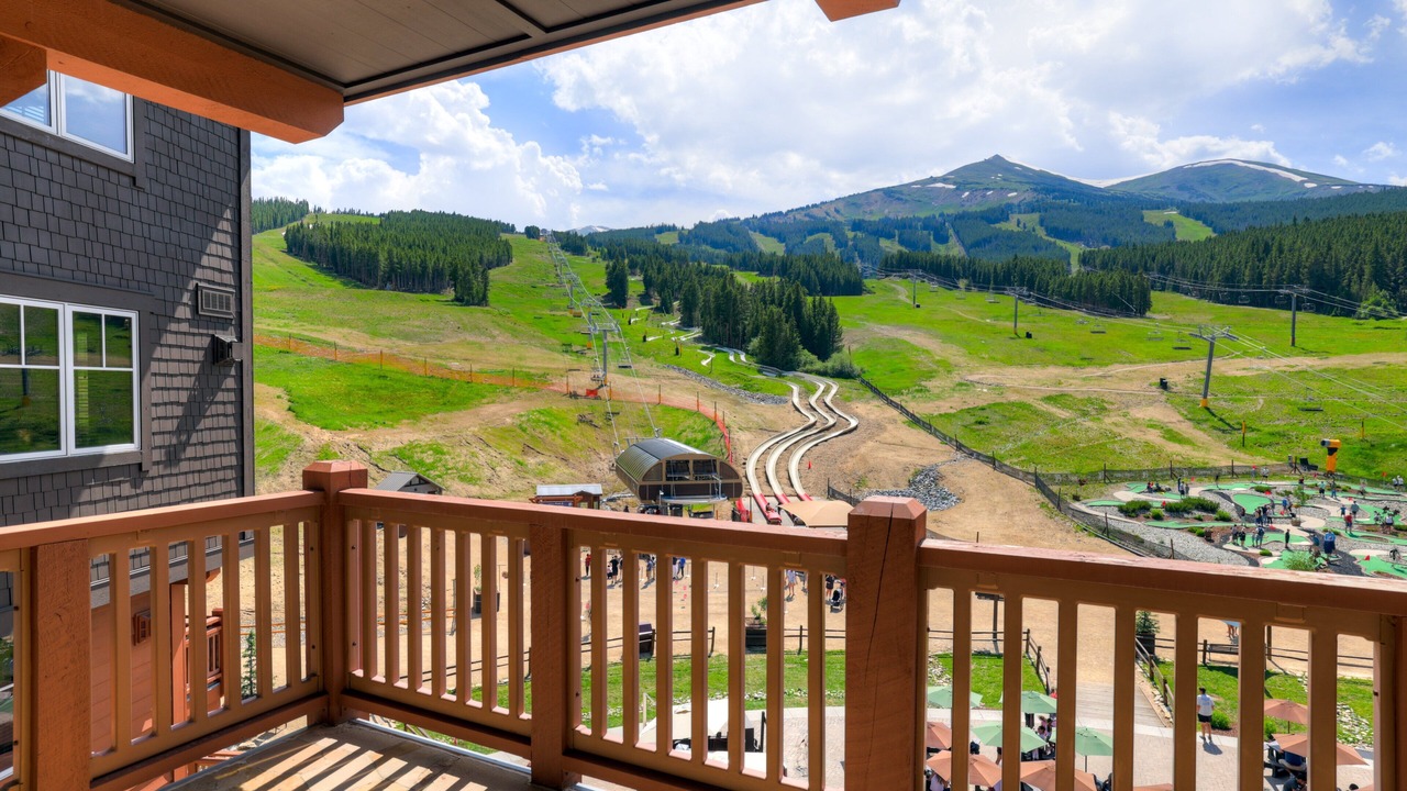 Photo of Outdoor in Peak 8