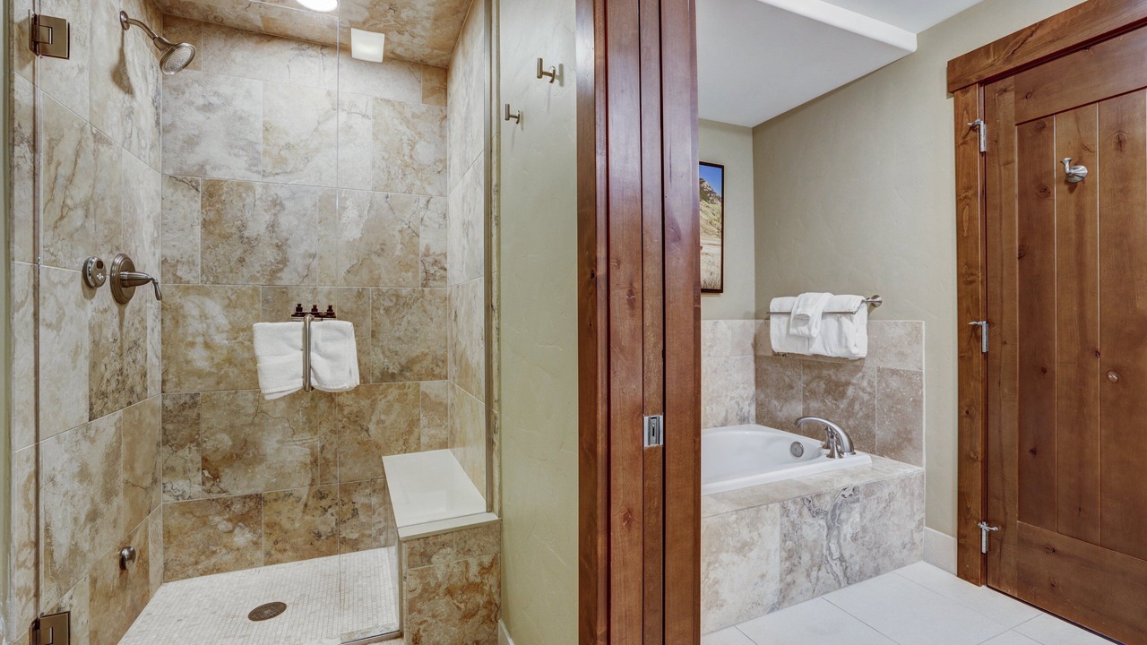 Photo of Bathroom in Peak 8