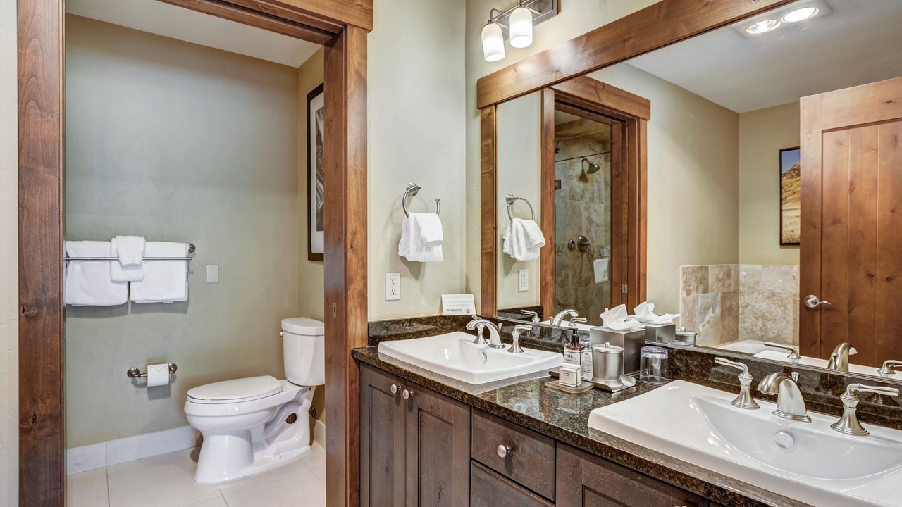 Photo of Bathroom in Peak 8