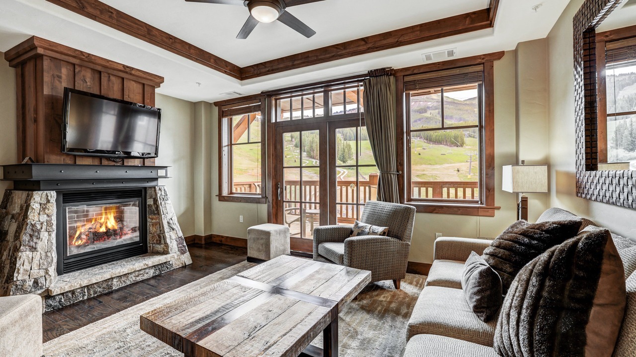Photo of Livingroom in Peak 8