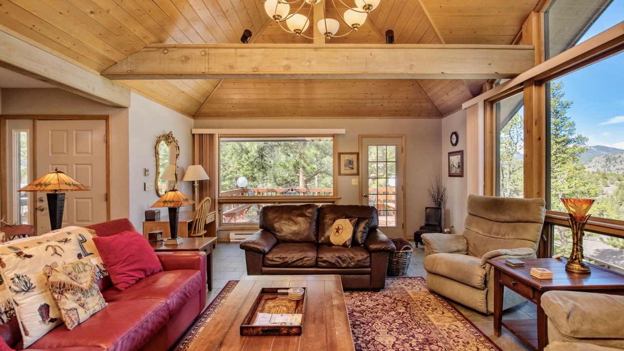 Photo of Bedroom in Windcliff Estates