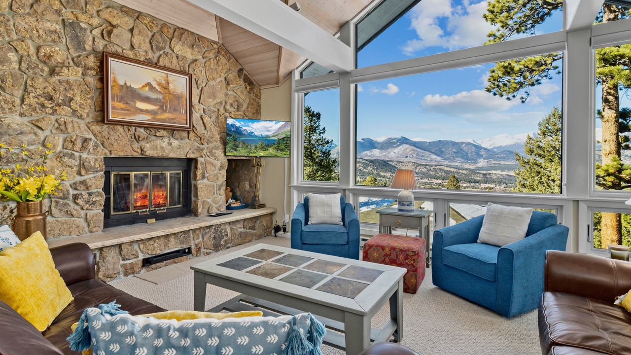 Photo of Livingroom in Windcliff Estates