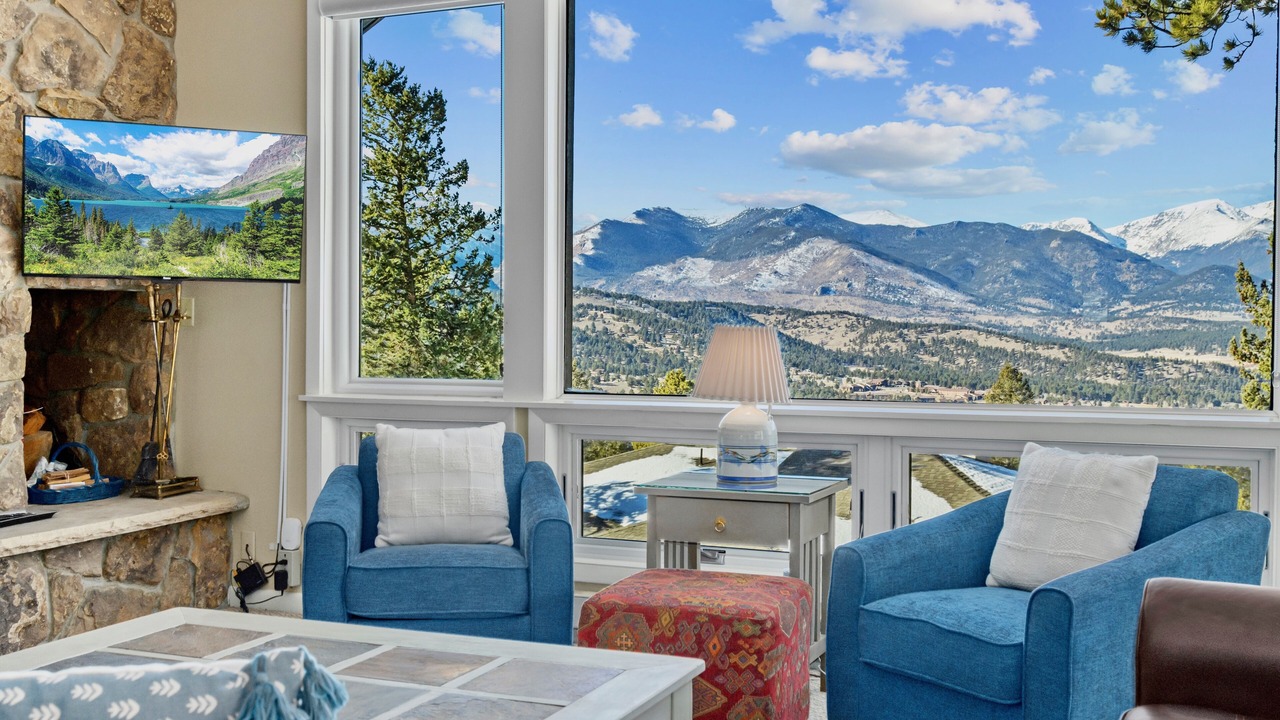 Photo of Livingroom in Windcliff Estates