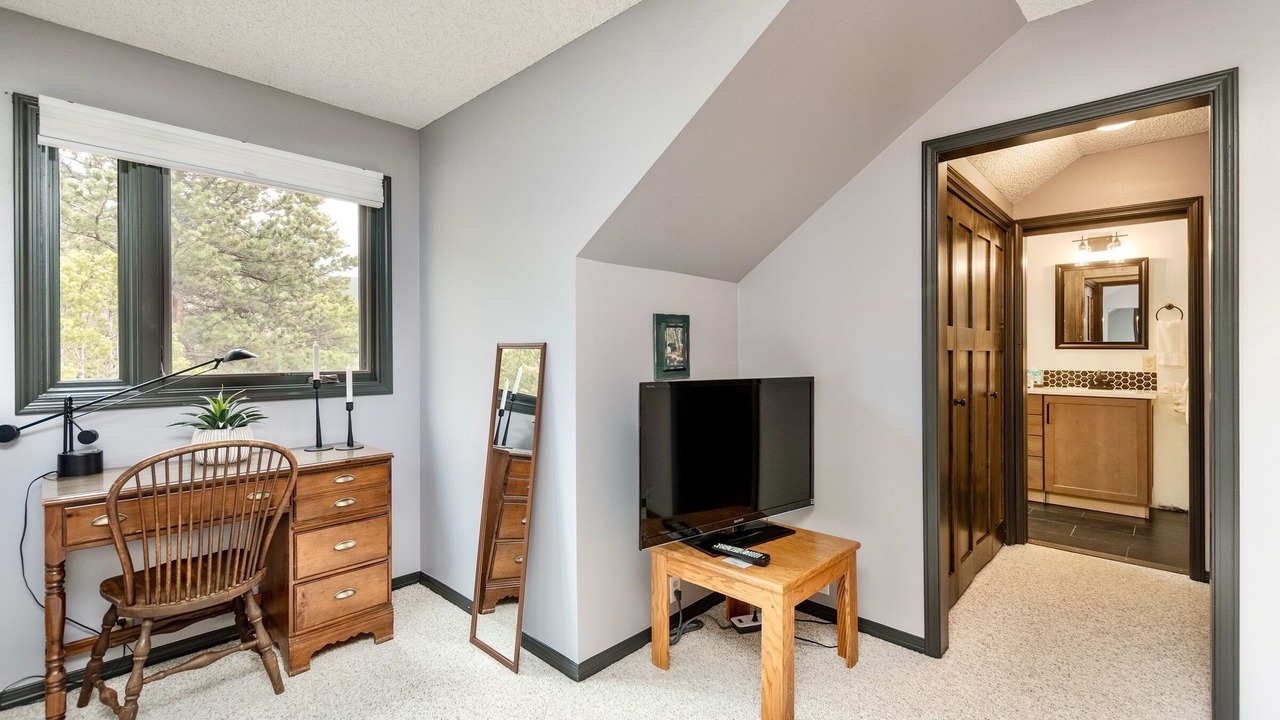 Photo of Bedroom in Windcliff Estates
