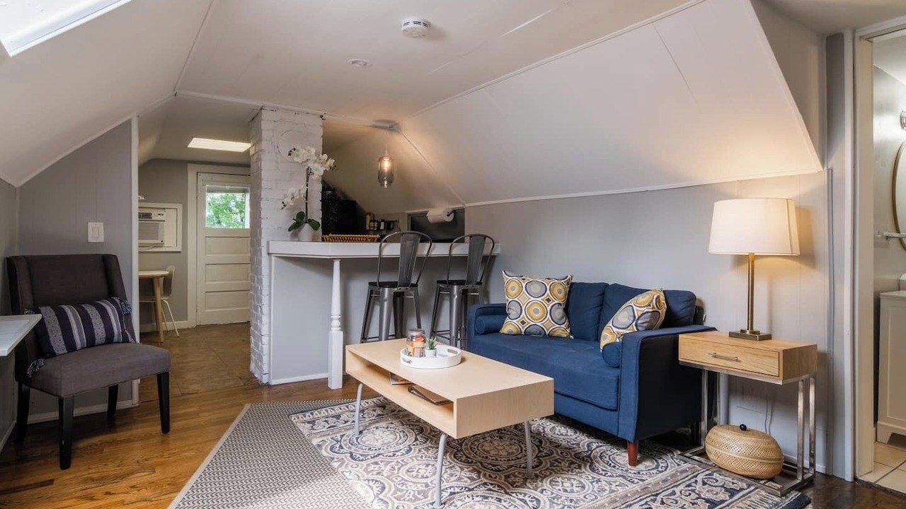 Photo of Livingroom in West Plaza