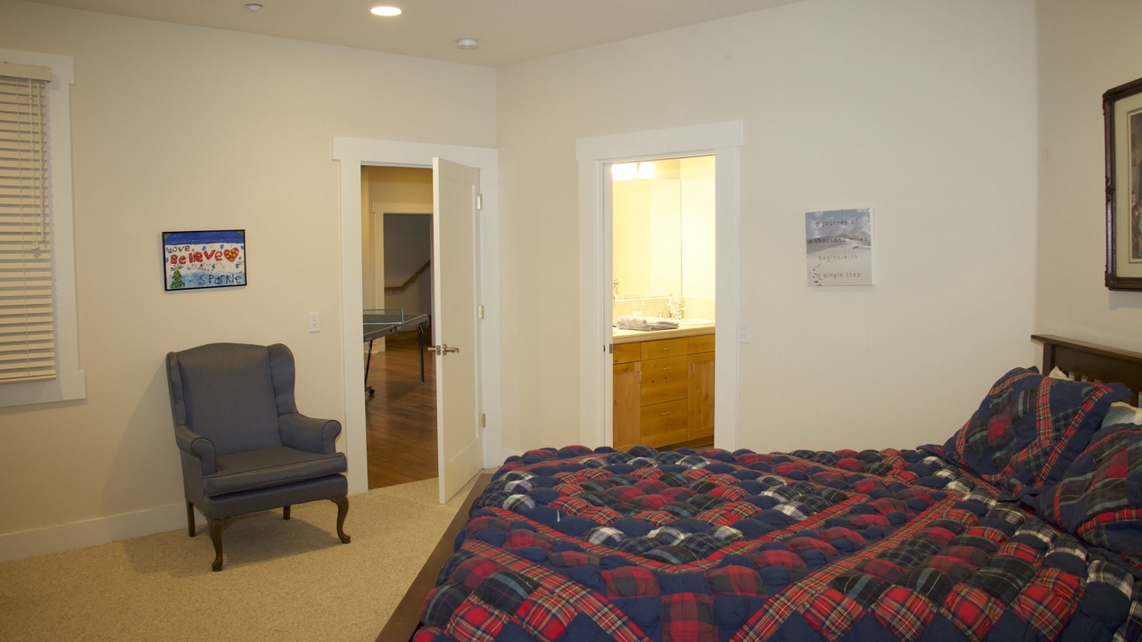 Photo of Bedroom in Crestline