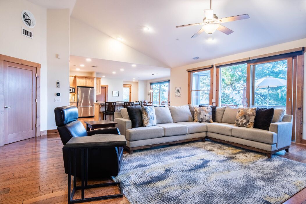 Photo of Livingroom in Crestline
