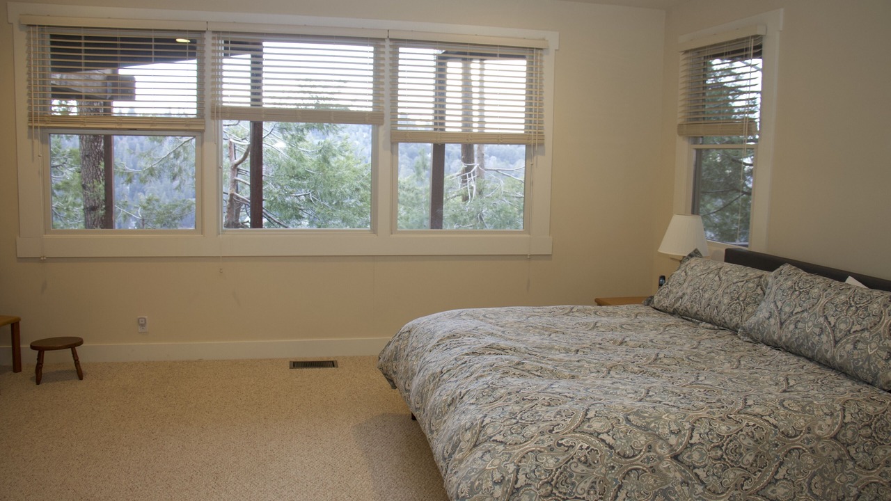Photo of Bedroom in Crestline