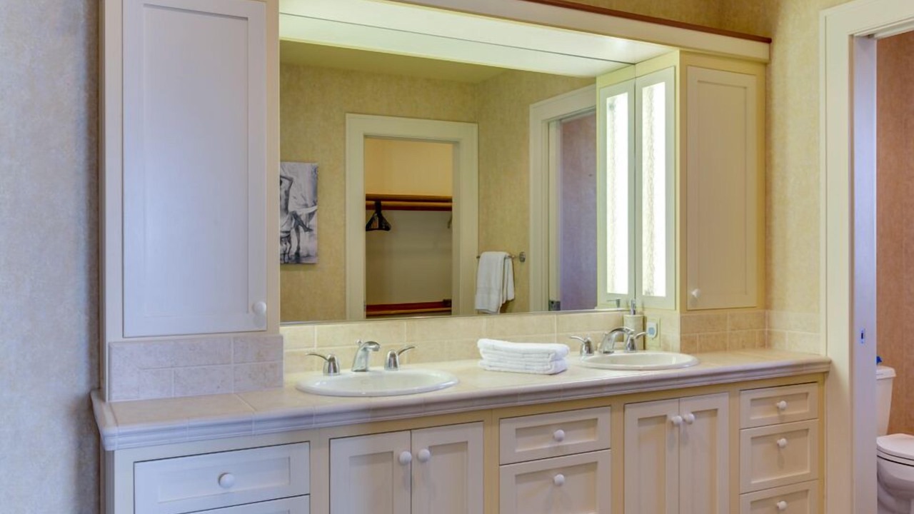 Photo of Bathroom in Sandpiper Village