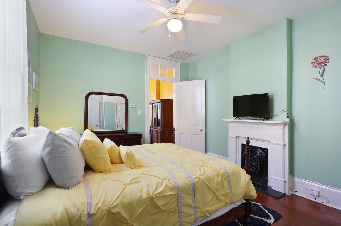 Photo of Bedroom in Algiers Point