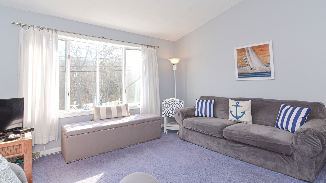 Photo of Livingroom in Narragansett Pier