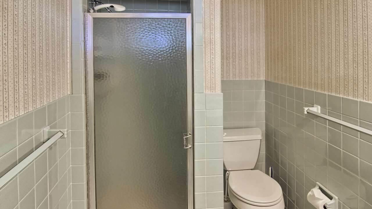 Photo of Bathroom in Maple City