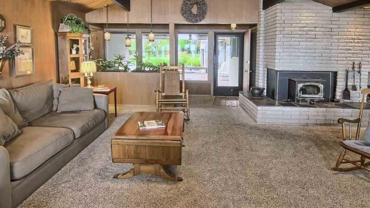 Photo of Livingroom in Maple City