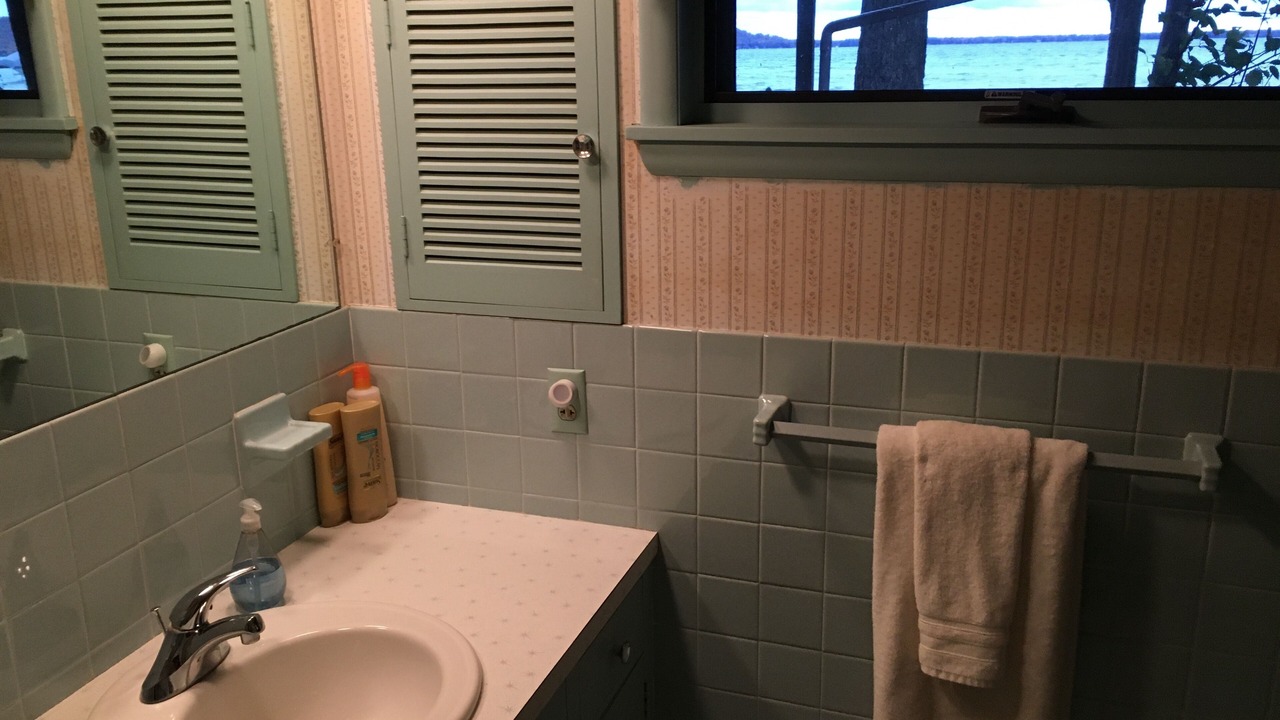 Photo of Bathroom in Maple City