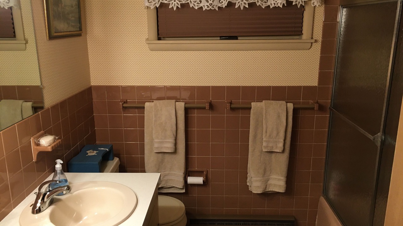 Photo of Bathroom in Maple City