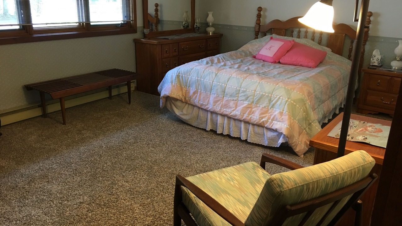 Photo of Bedroom in Maple City