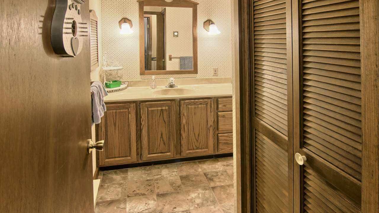 Photo of Bathroom in Maple City