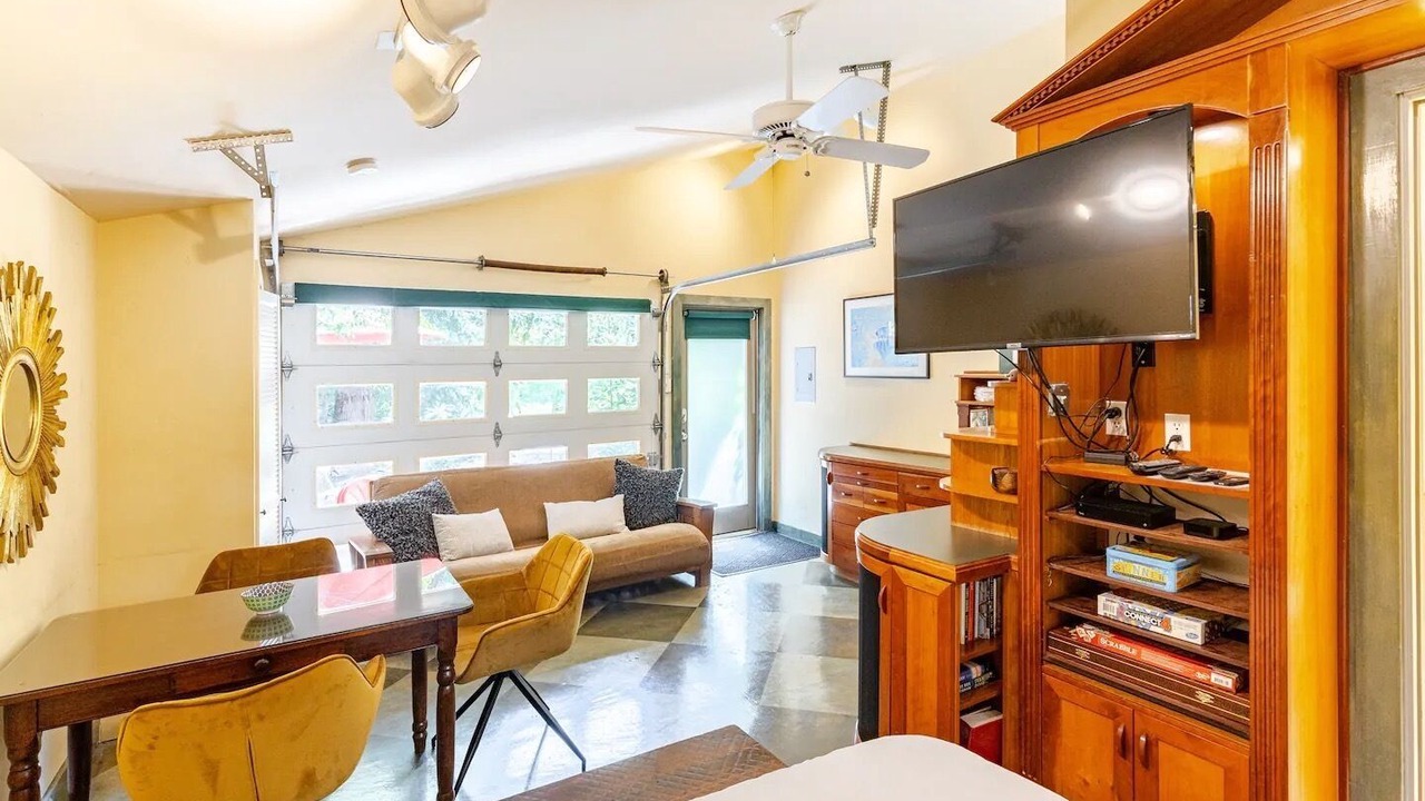 Photo of Livingroom in Clarksville