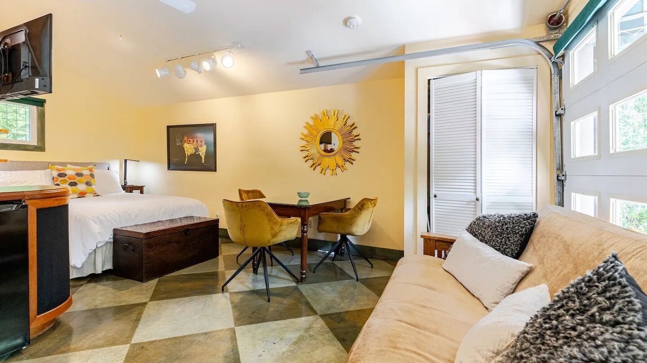 Photo of Livingroom in Clarksville