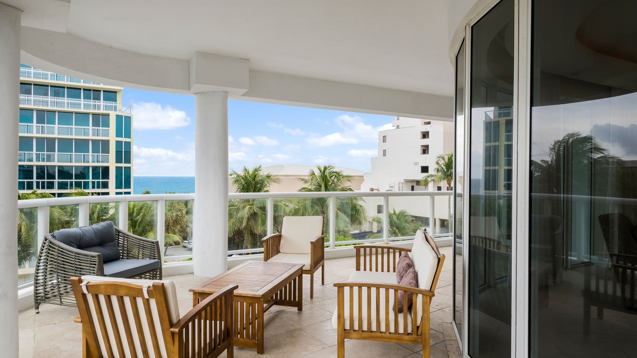 Photo of Patio Balcony in Central Beach