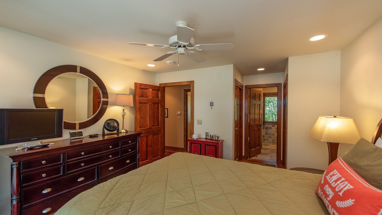 Photo of Bedroom in Waterfront Greens