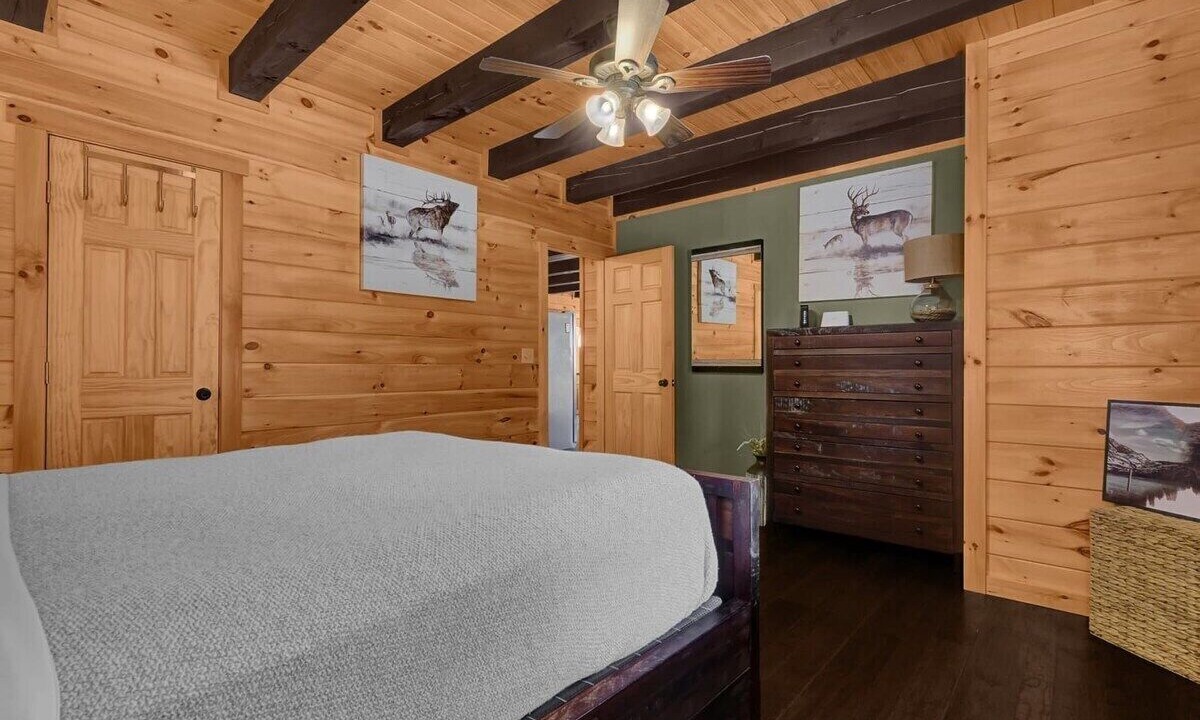 Photo of Bedroom in Sugar Grove