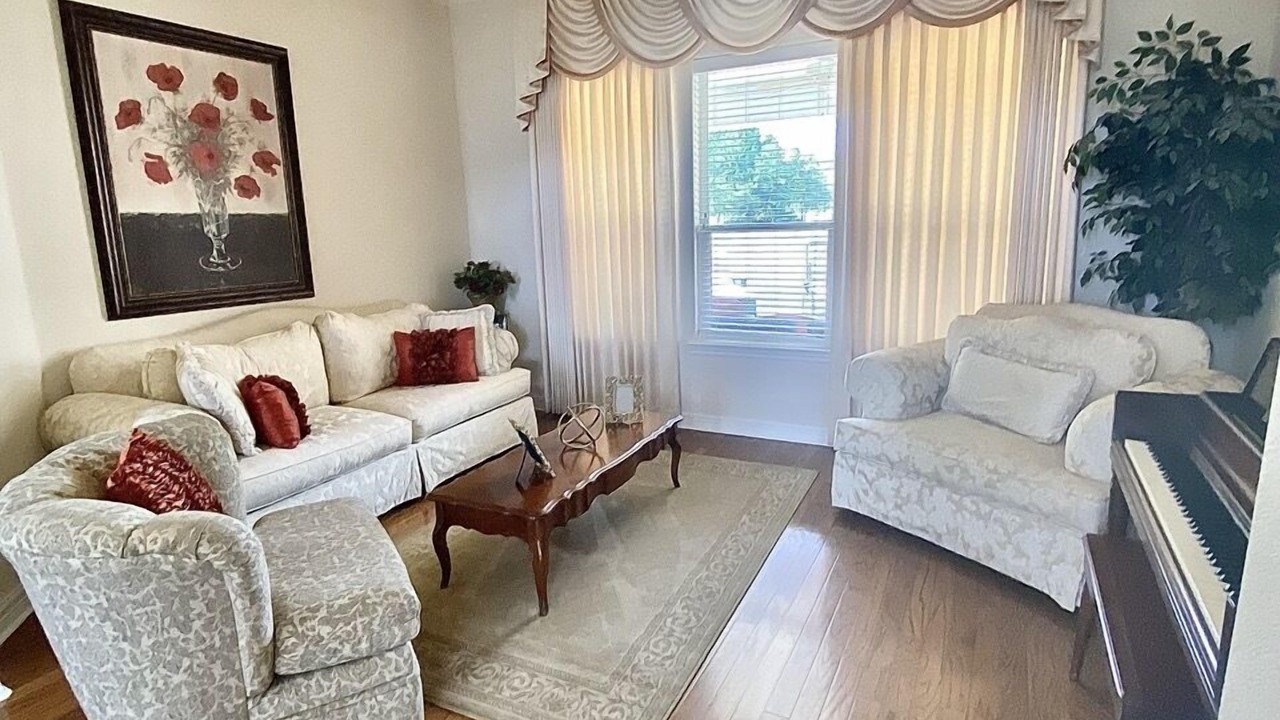 Photo of Livingroom in Flint