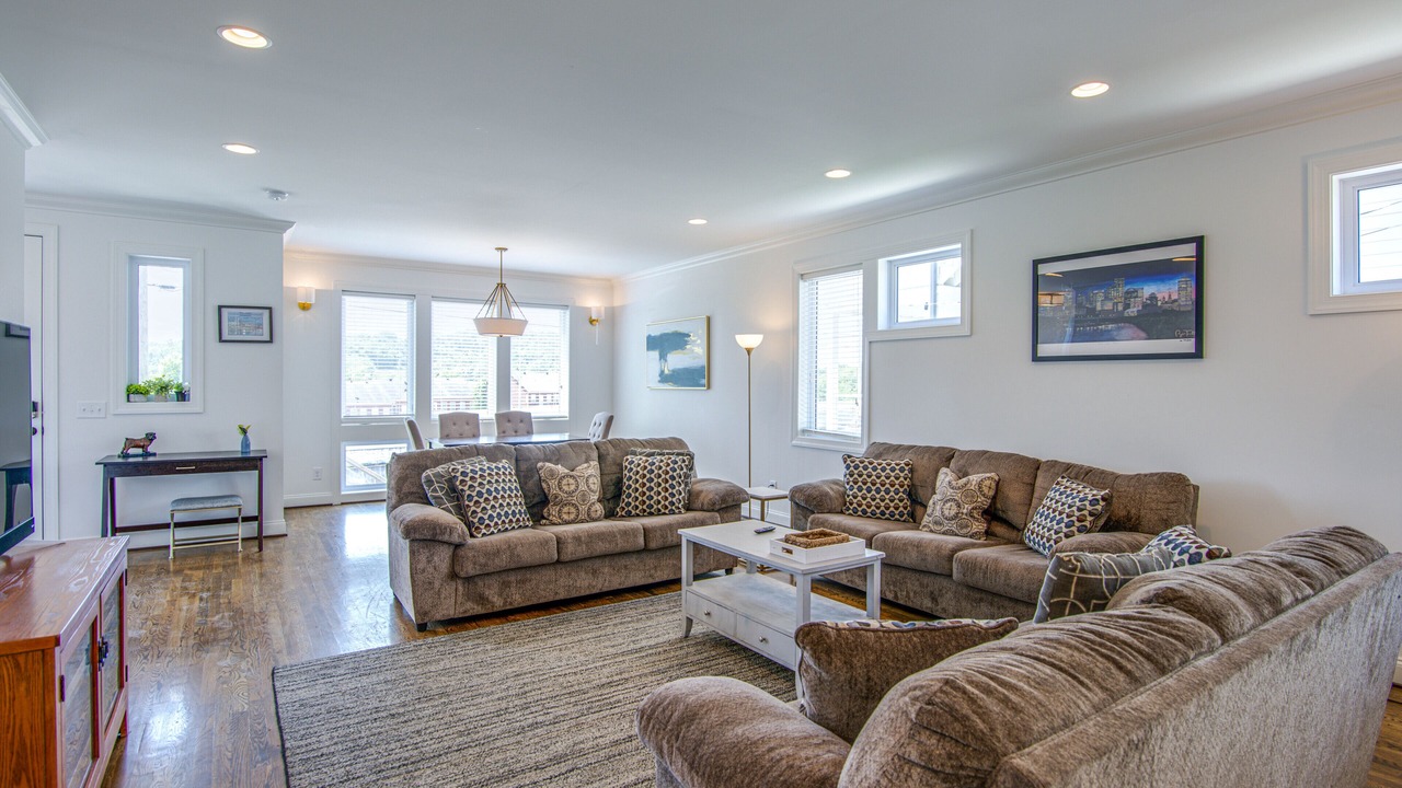 Photo of Livingroom in Urbandale Nations