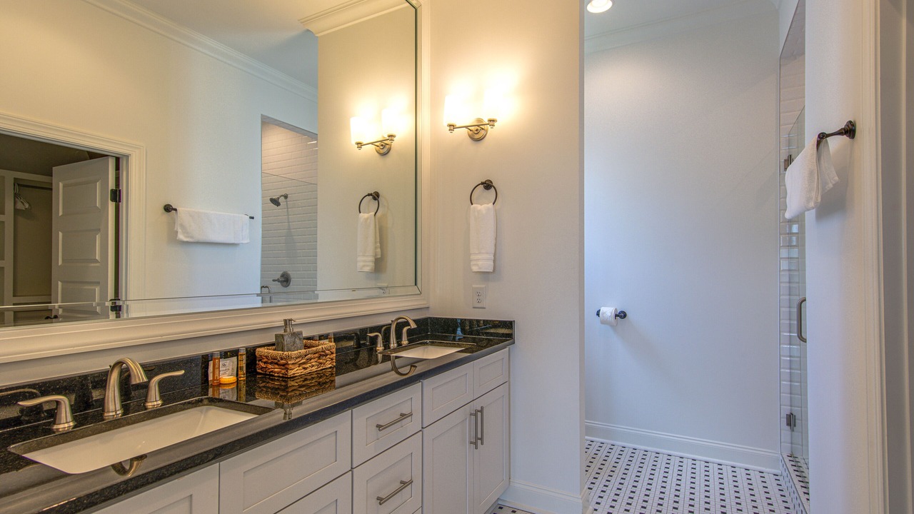 Photo of Bathroom in Urbandale Nations