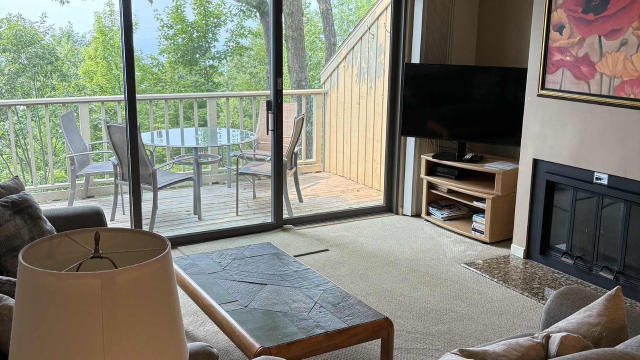Photo of Livingroom in Maple City