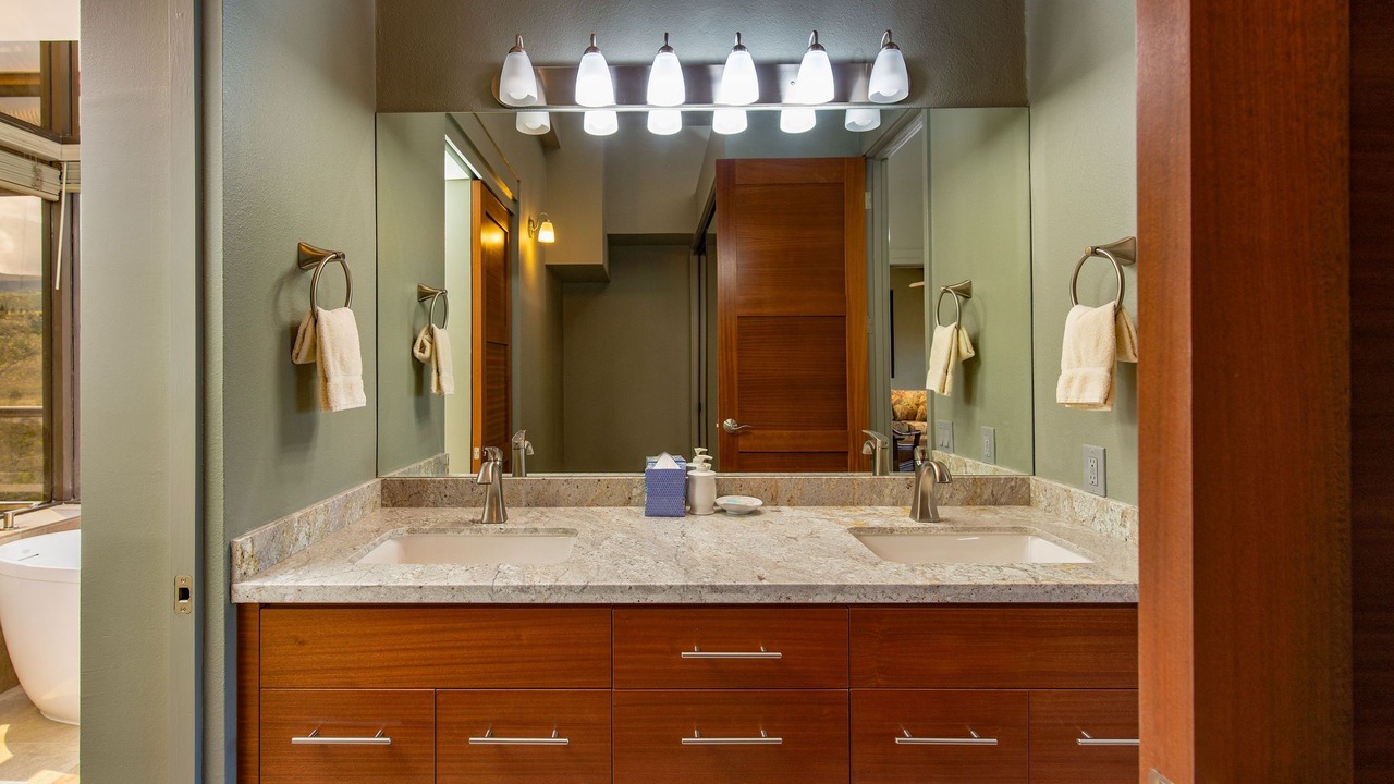 Photo of Bathroom in Kahana