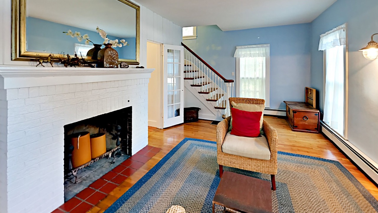 Photo of Livingroom in Glenn Haven Shores