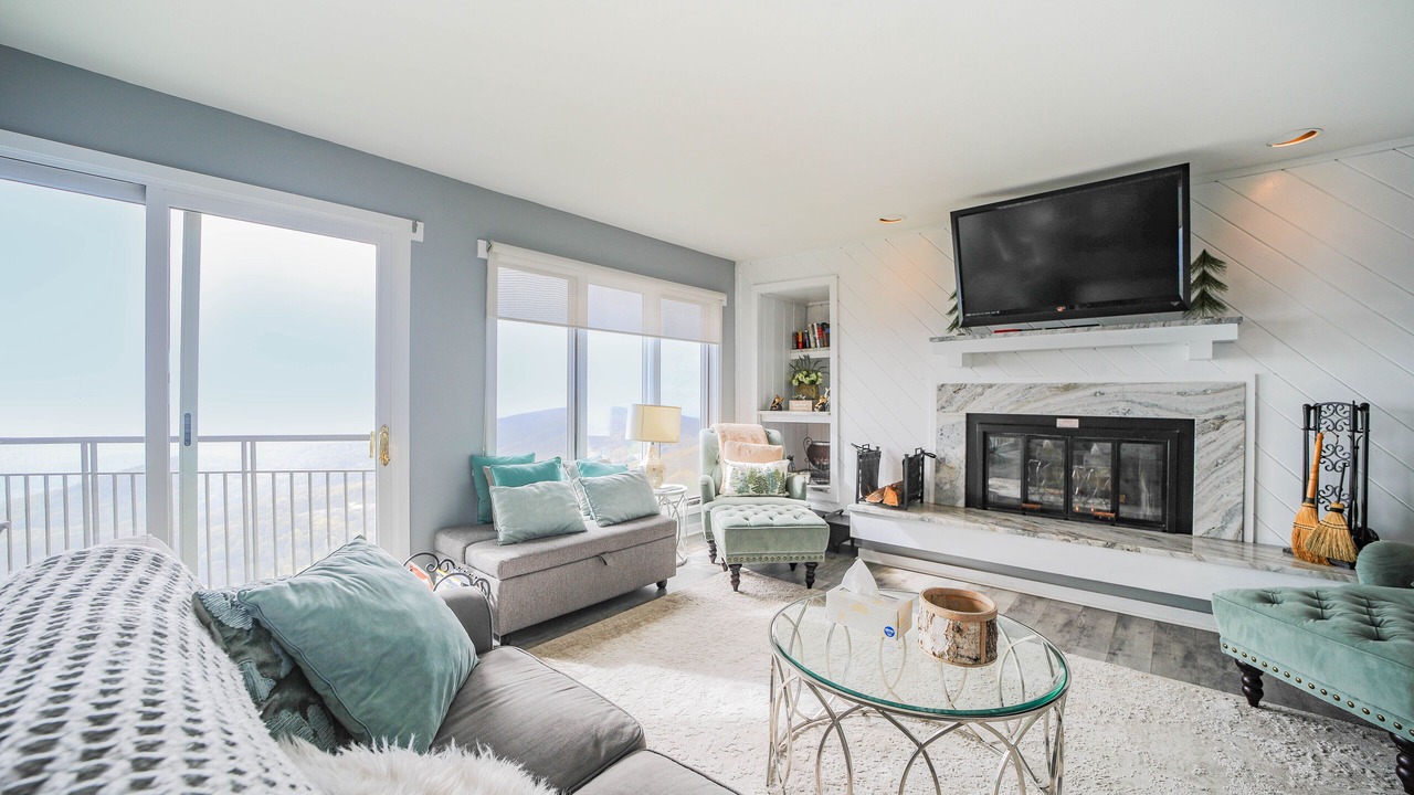 Photo of Livingroom in Nellysford
