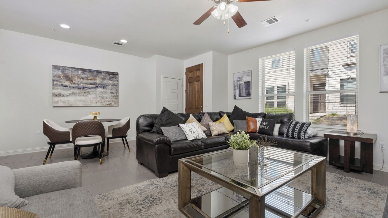 Photo of Livingroom in McNeil