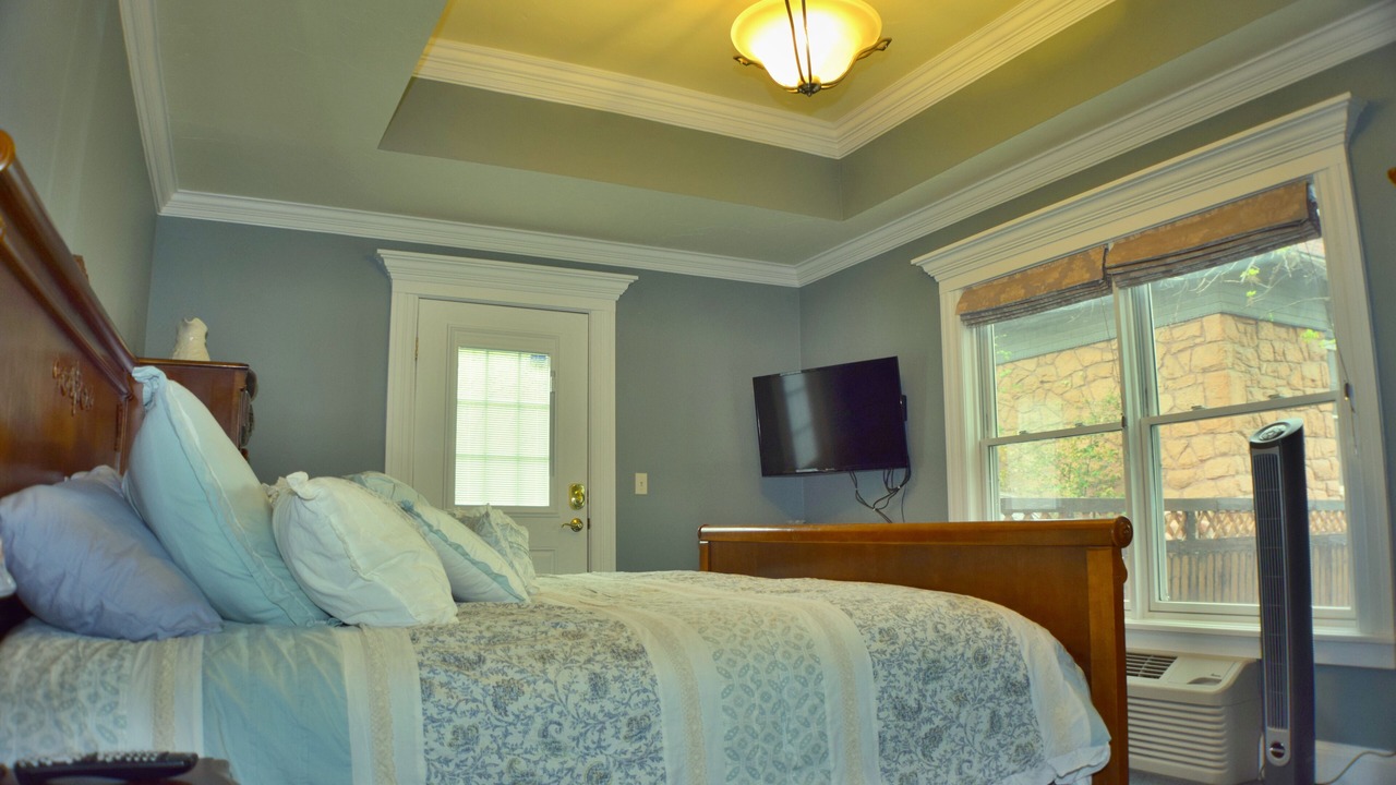 Photo of Bedroom in Manitou Springs Historic District