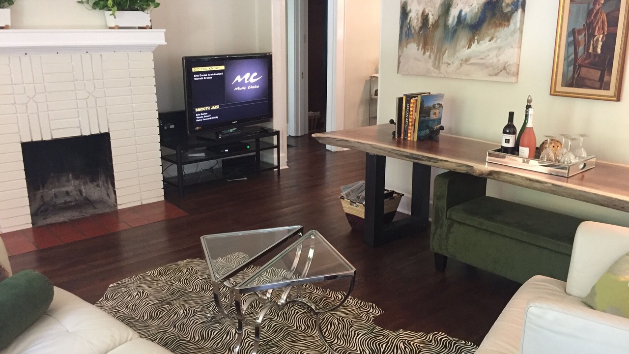 Photo of Livingroom in Jefferson Park