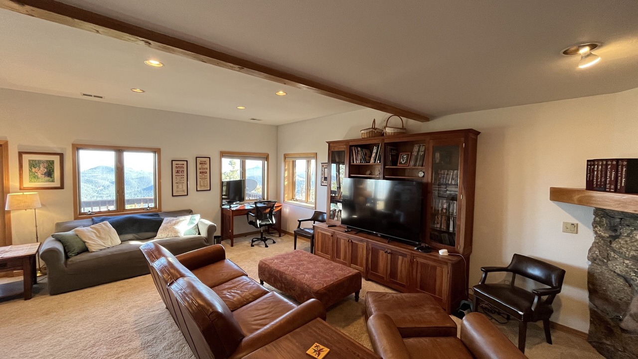 Photo of Livingroom in Richmond Hill Corridor