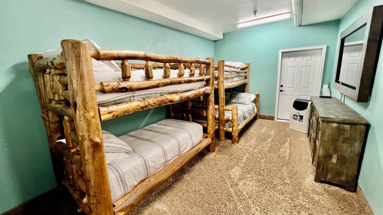 Photo of Bedroom in Midway