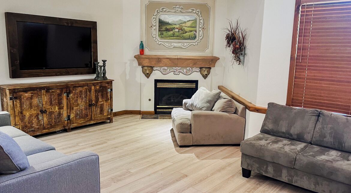 Photo of Livingroom in Midway