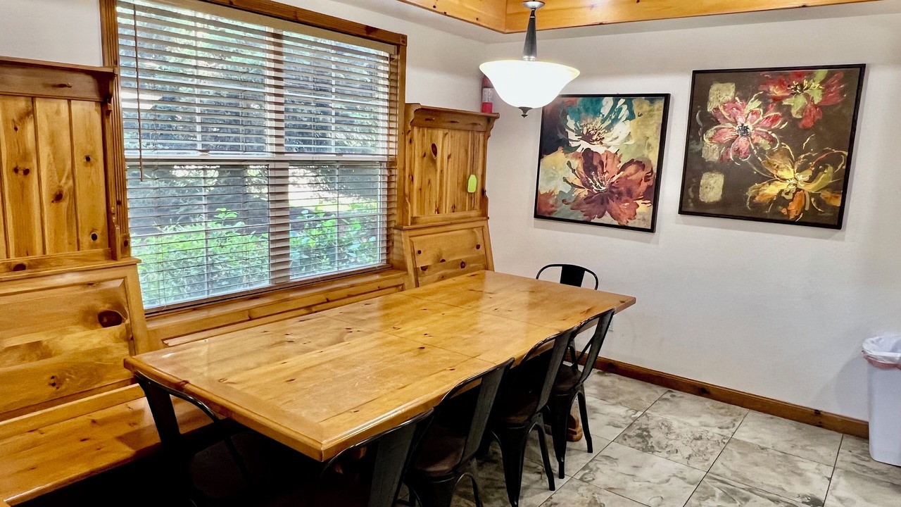 Photo of Livingroom in Midway