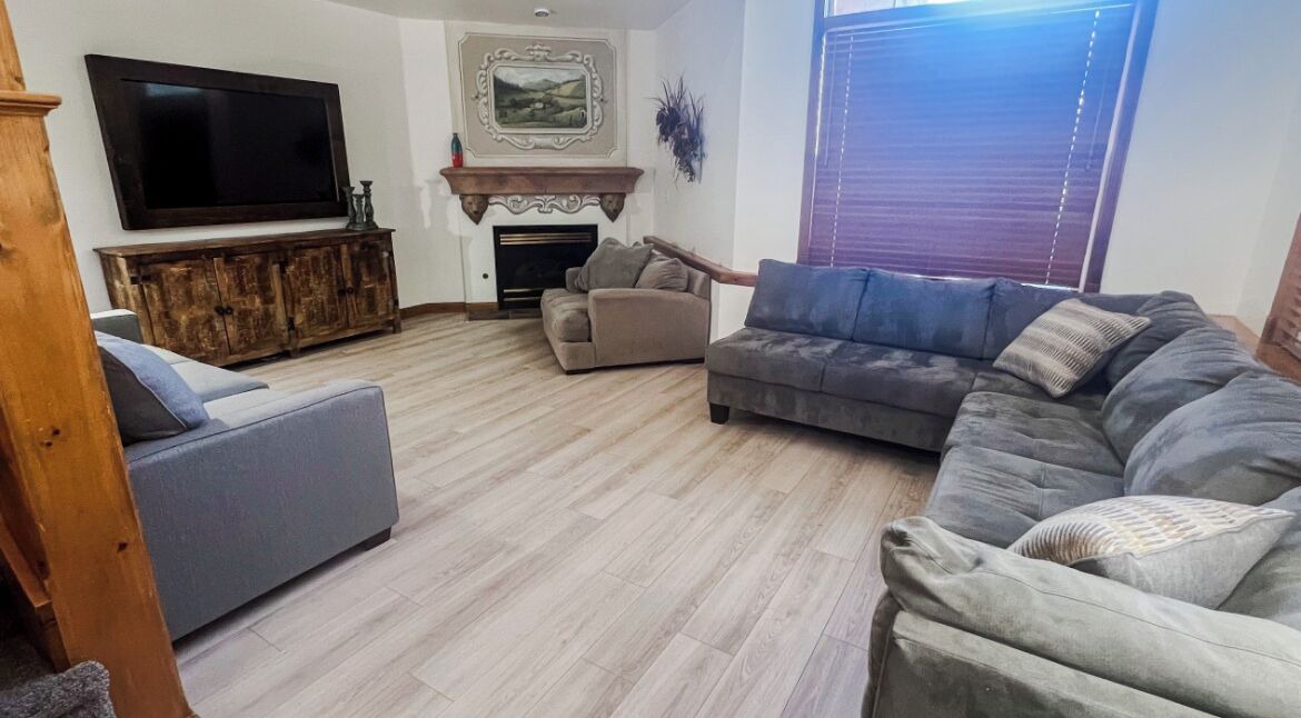 Photo of Livingroom in Midway