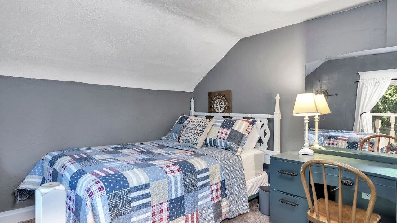 Photo of Bedroom in Lansing
