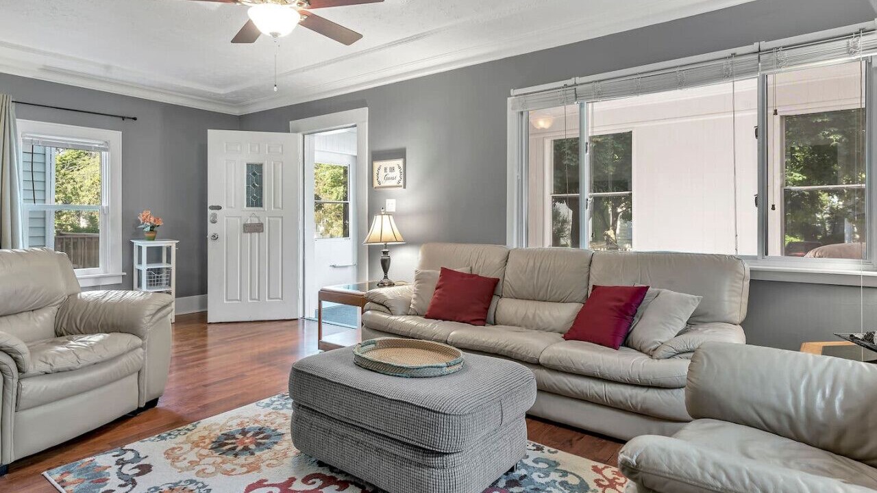 Photo of Livingroom in Lansing
