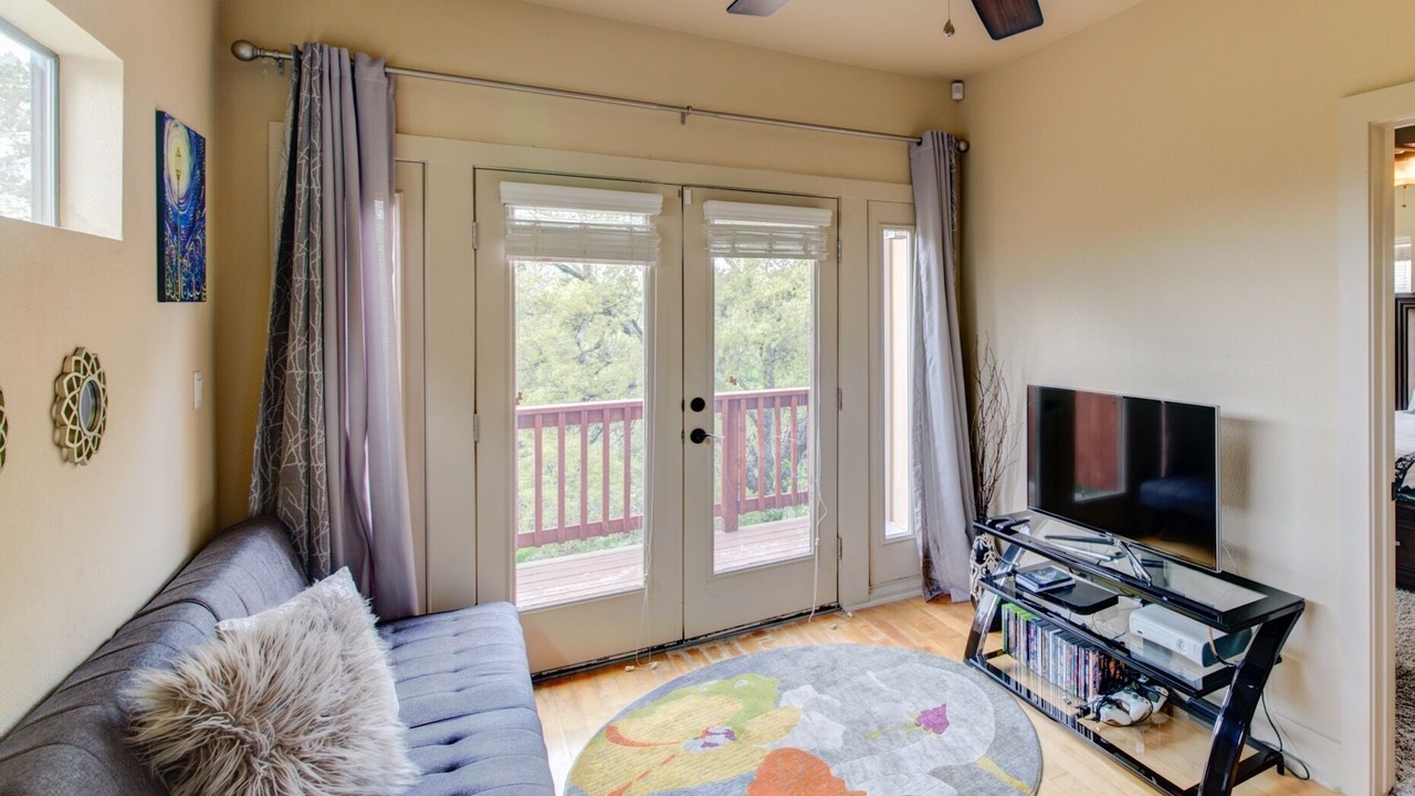 Photo of Livingroom in MLK