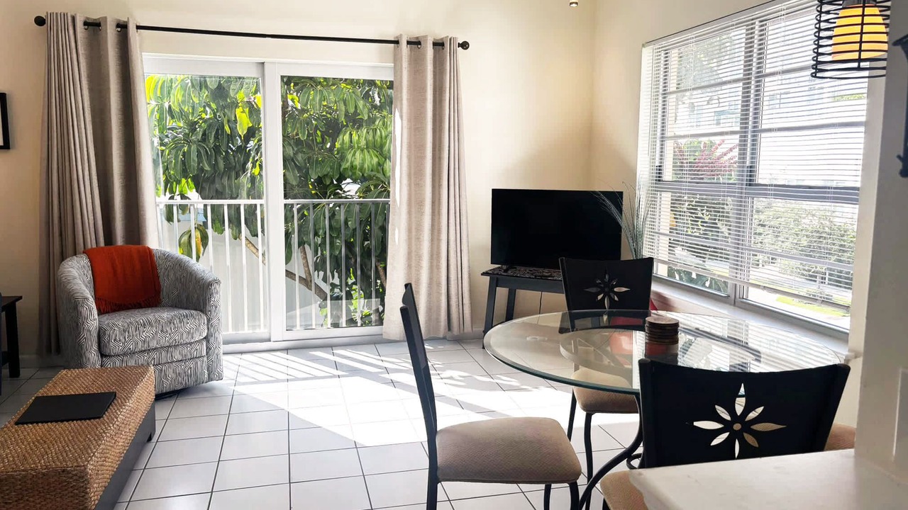 Photo of Livingroom in Central Beach
