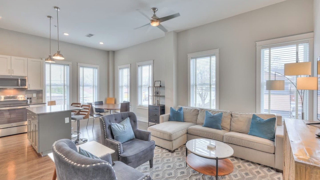 Photo of Livingroom in 12 South