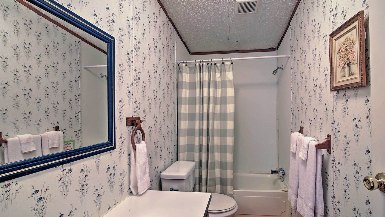 Photo of Bathroom in Utopia